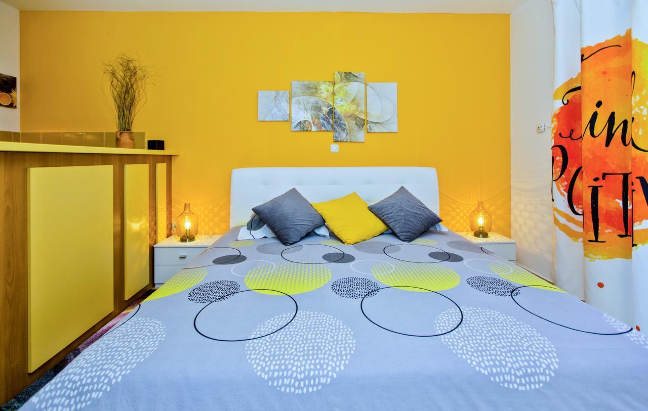 Apartments And Rooms Art Deco Pape ฮวาร์ ภายนอก รูปภาพ